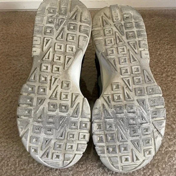 Men's Black and Gray Sneakers - Picture 3 of 3